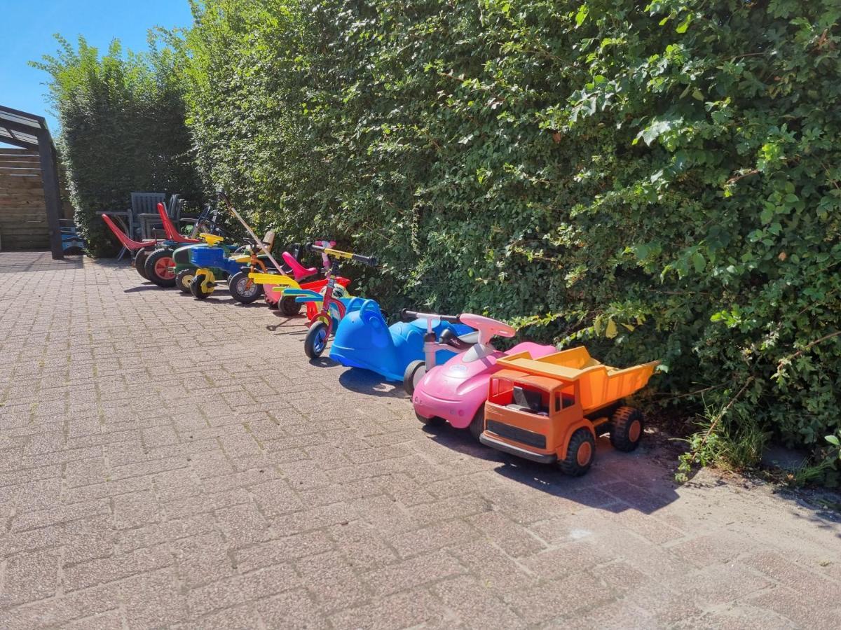 Finse Woning Op Camping De Tulpenweide Breezand Eksteriør bilde